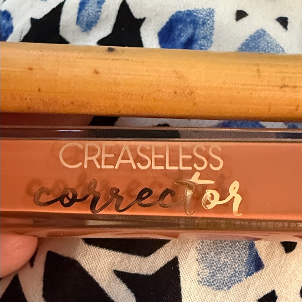 🌟Tarte🌟NEW Creaseless Corrector in Nude brush included